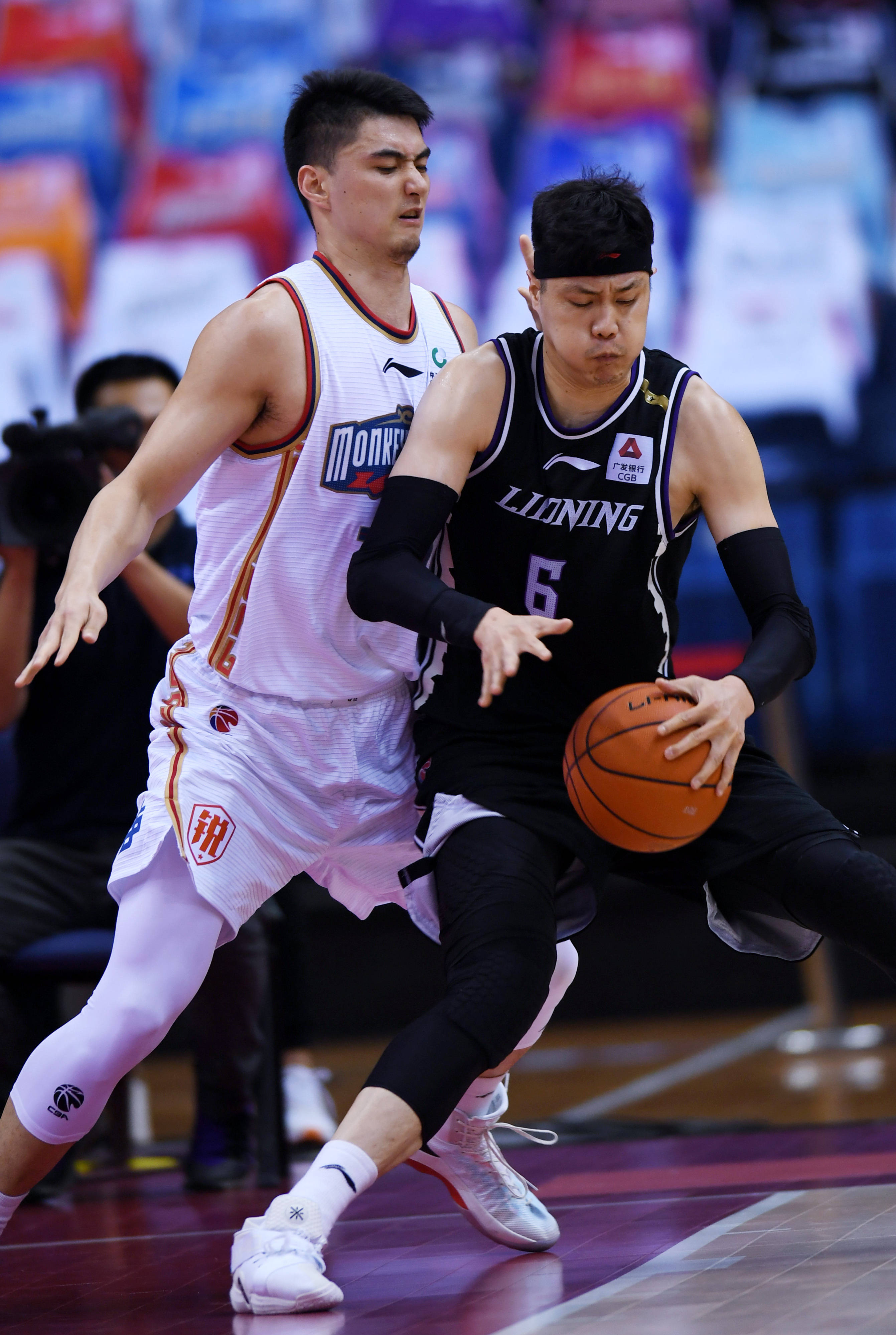 一个鲜明例 一个鲜明例